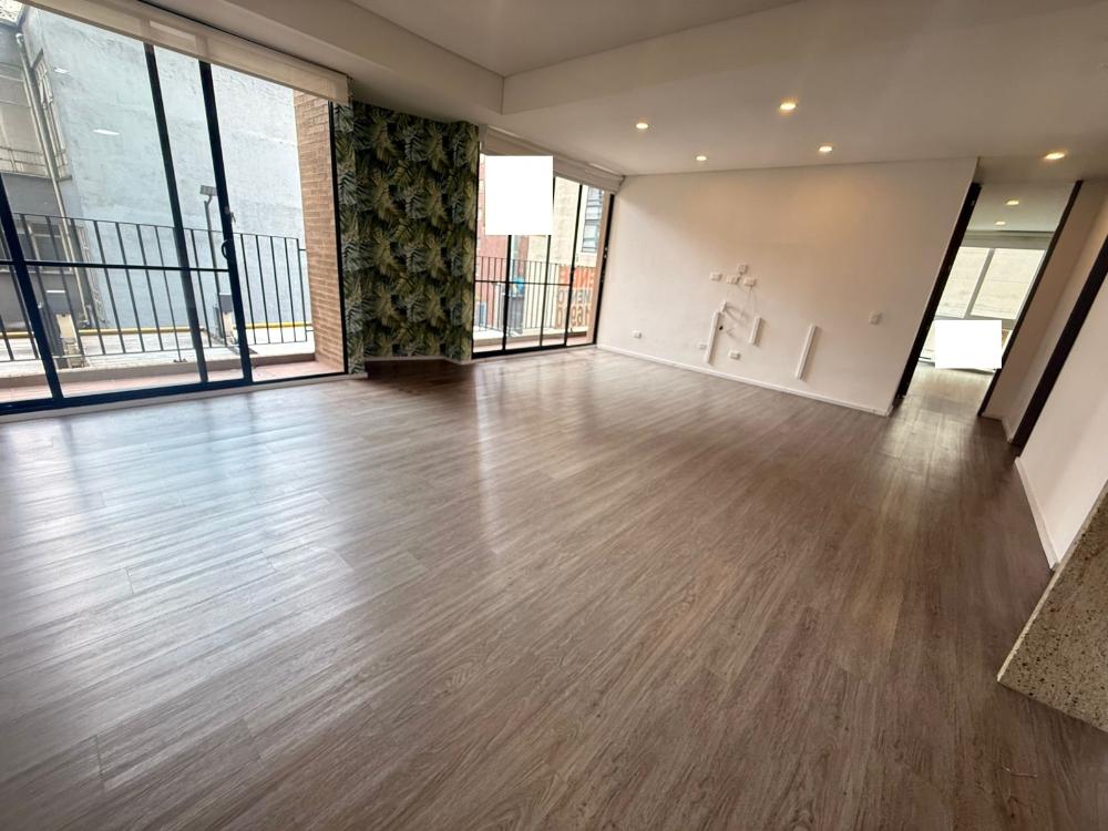 Apartamento en venta de 2 habitaciones con balcón en Bogotá, Centro internacional.