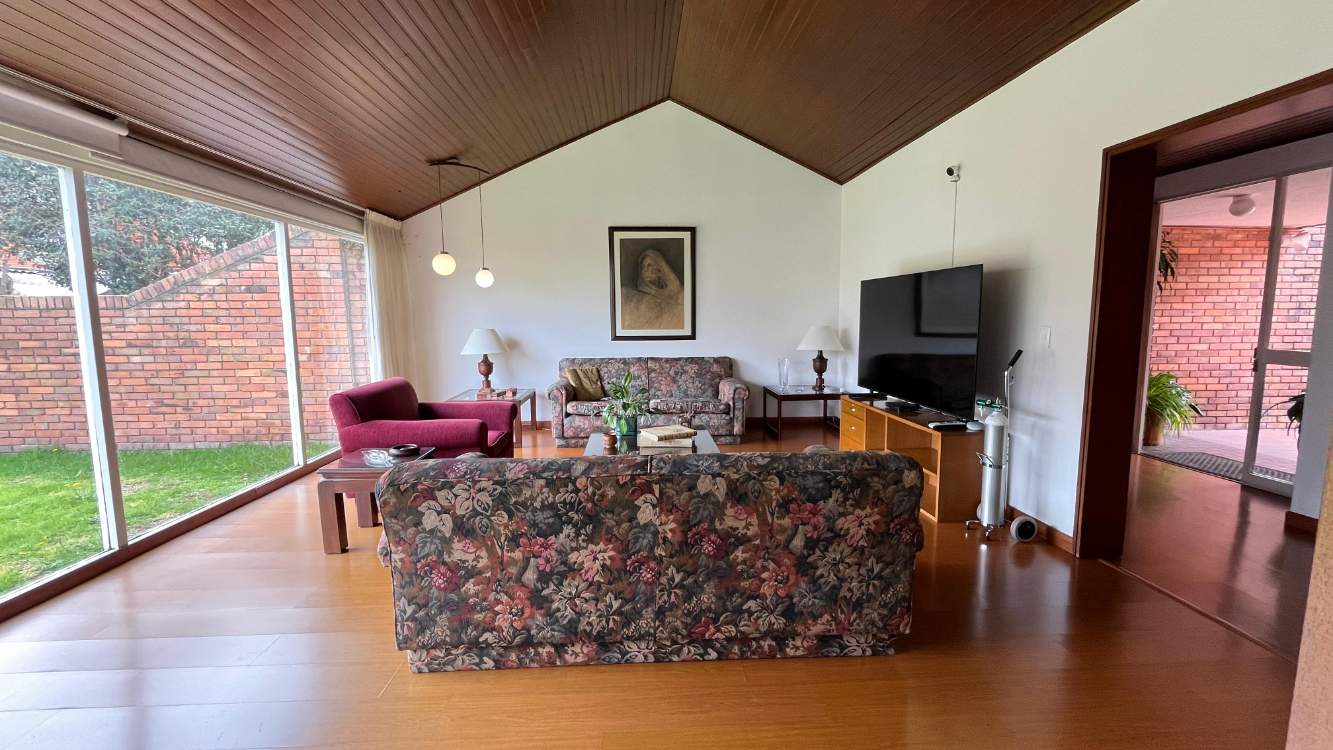 Casa en venta de 4 habitaciones con jardín en Bogotá, Las Villas.