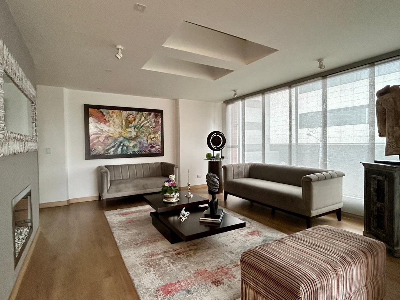 Apartamento en venta de 3 habitaciones con balcón en Bogotá, Chicó Norte.