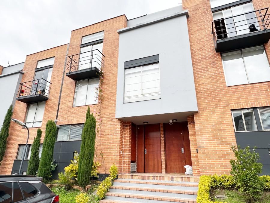 Casa en venta de 3 habitaciones con patio en Bogotá, Colina Campestre.