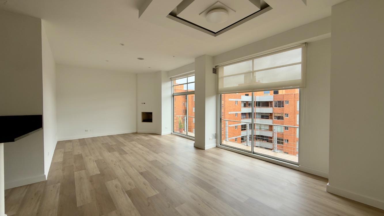 Apartamento en venta de 2 habitaciones con balcón en Bogotá, Chico Norte III.