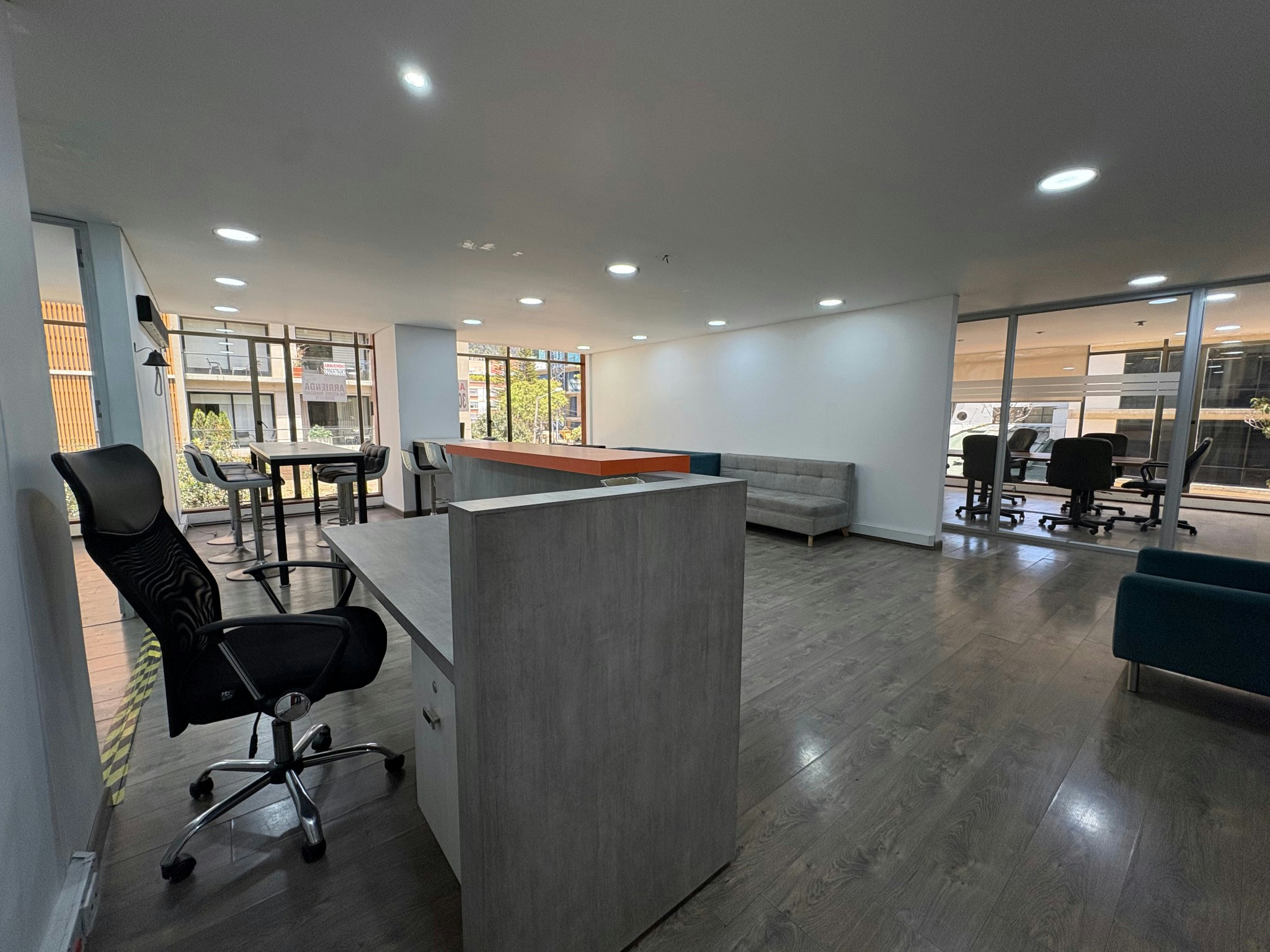 Oficina en arriendo y venta