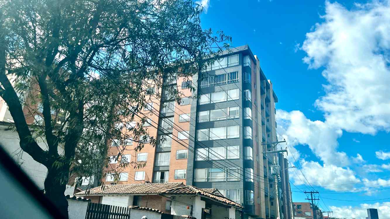 Apartamento en venta de 3 habitaciones con balcón en Bogotá, Lisboa.
