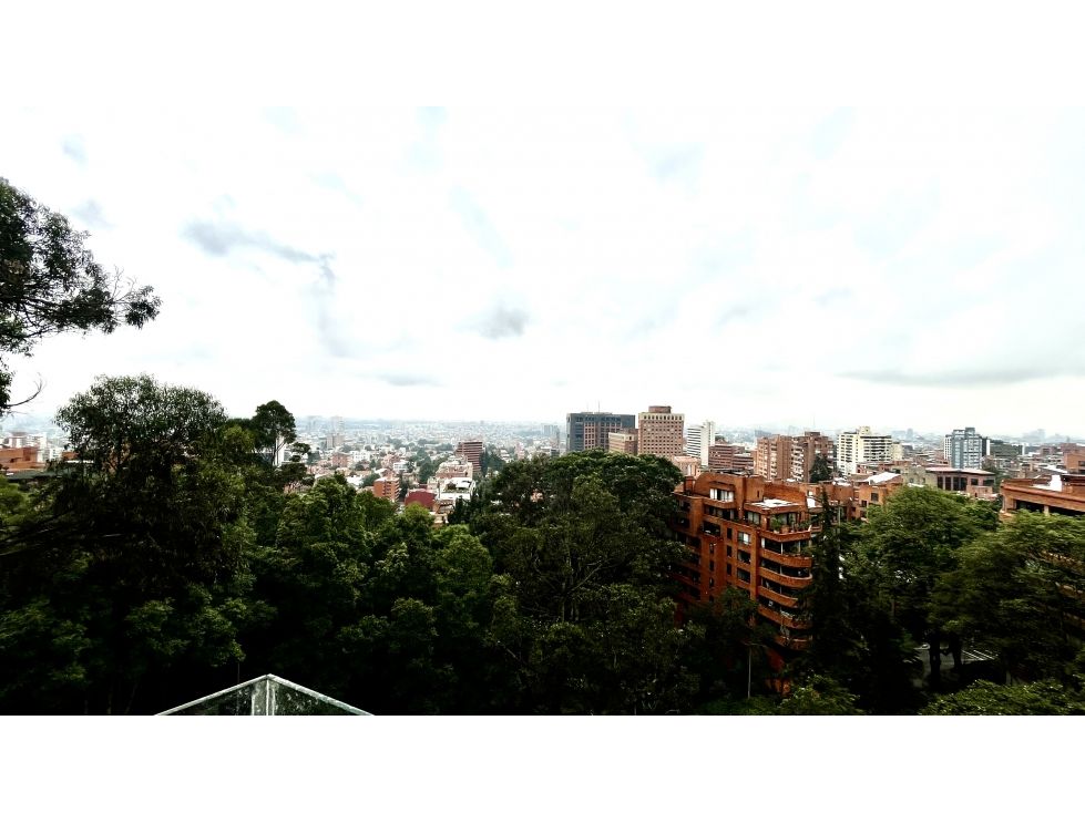 Apartamento en venta de 4 habitaciones con terraza en Bogotá, Rosales.