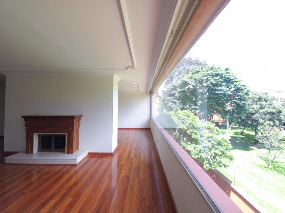 Apartamento en venta de 3 habitaciones en Bogotá, Santa Bárbara Central.