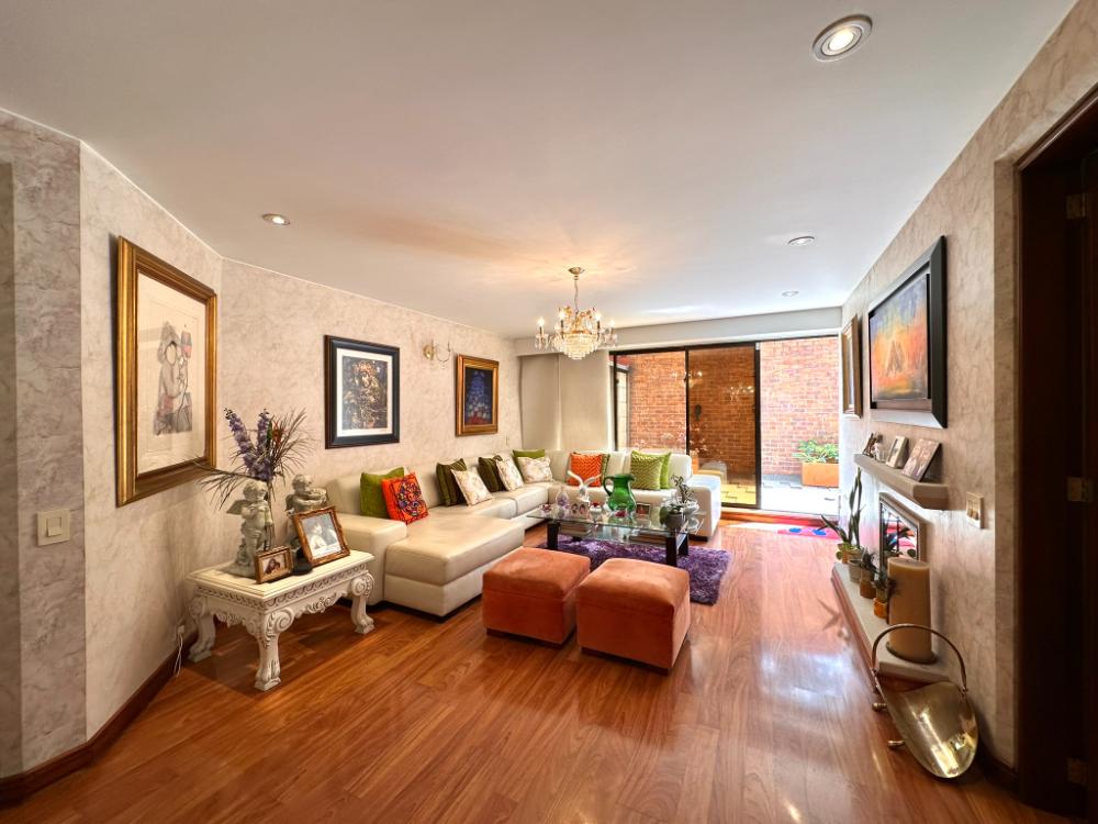 Apartamento en venta de 2 habitaciones con terraza en Bogotá, Chicó Navarra.